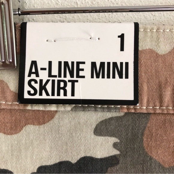 Almost Famous A-Line Mini Skirt Camouflage Print Size 1 Juniors - Picture 6 of 6